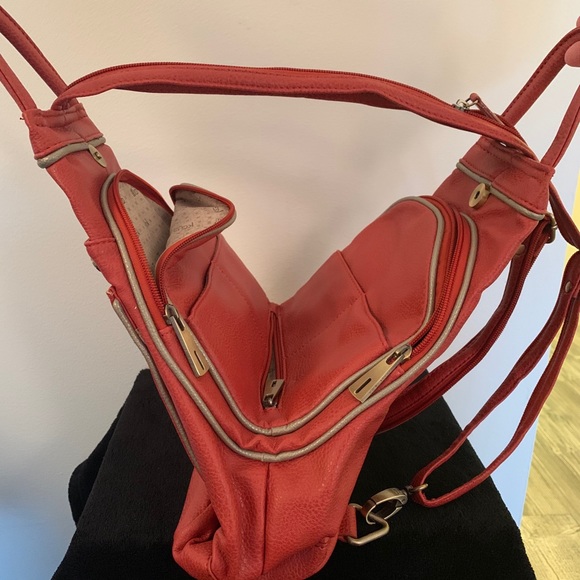 Carnelian Multi-pocket or single strap backpack - Picture 3 of 3